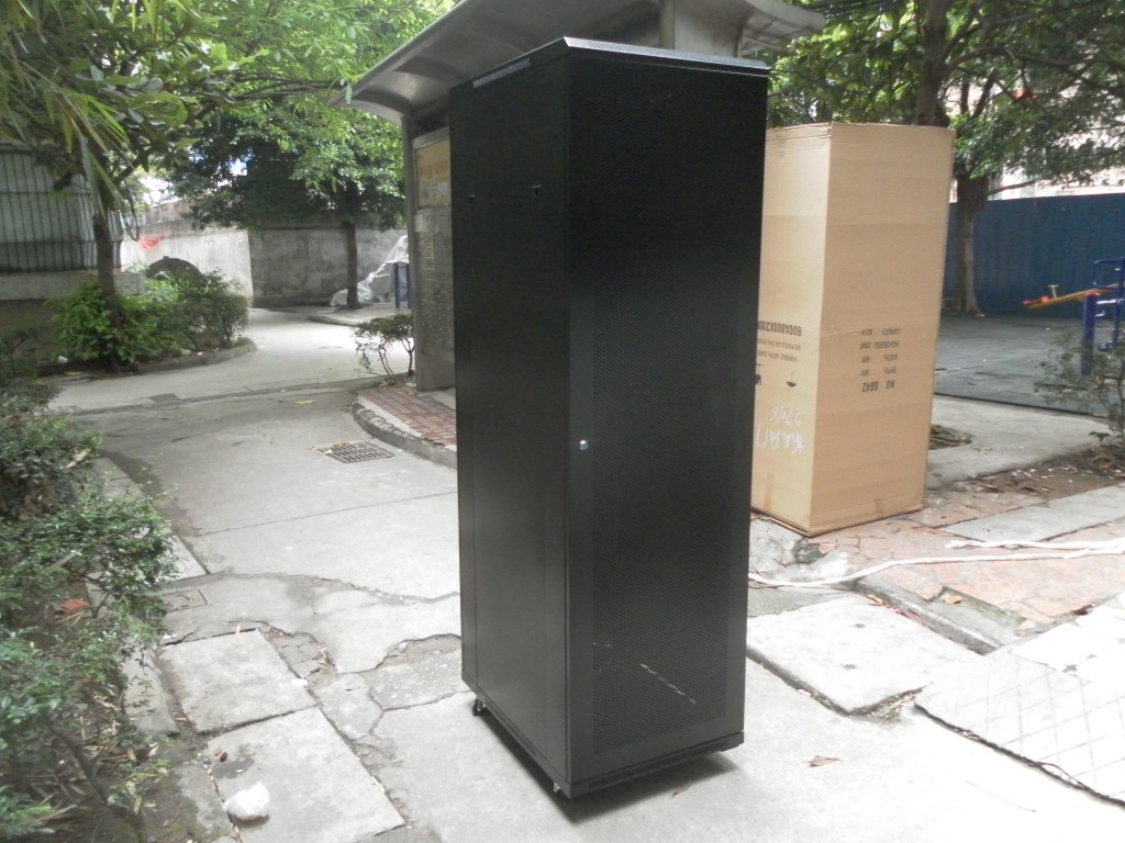 GTS-6947 47U Floor Standing Network Cabinet